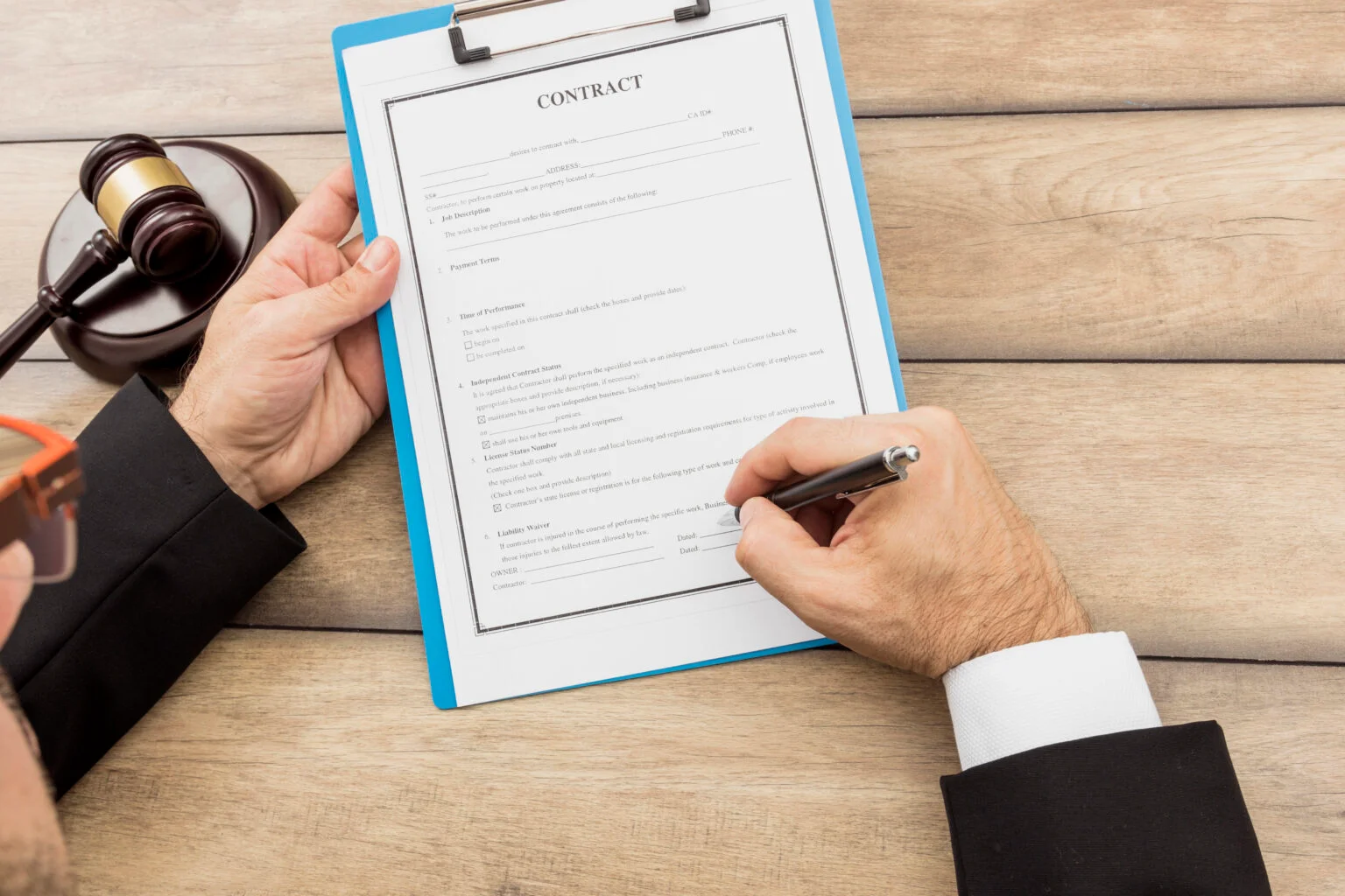 Written Contract Laws – Signature Requirements, Terms and Legal Enforcement